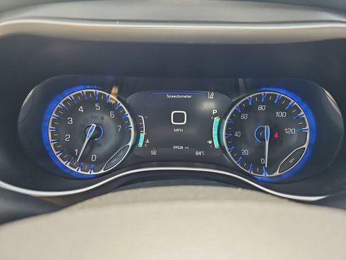 Used 2023 Chrysler Pacifica Touring-L FWD image 25