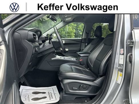 Used 2023 Ford Explorer Limited AWD/4WD image 12