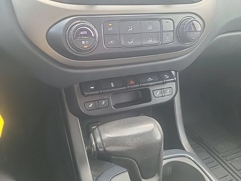 Used 2017 Chevrolet Colorado Z71 AWD/4WD image 16