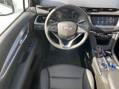 New 2025 Cadillac XT6 Luxury image 32