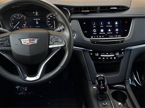 New 2025 Cadillac XT6 Luxury image 16