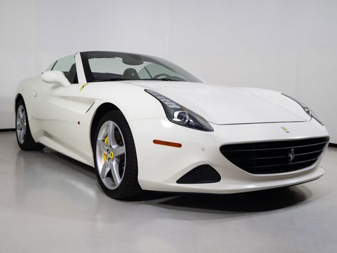 Used 2017 Ferrari California T RWD image 17