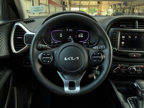 Used 2025 Kia Soul LX w/ LX Technology Package FWD image 29