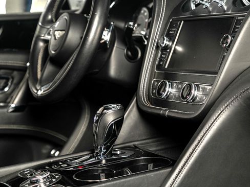 Used 2017 Bentley Bentayga image 33