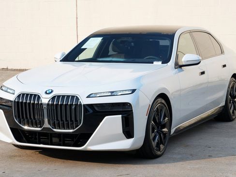 Used 2023 BMW i7 xDrive60 w/ Executive Package 2 AWD/4WD image 63