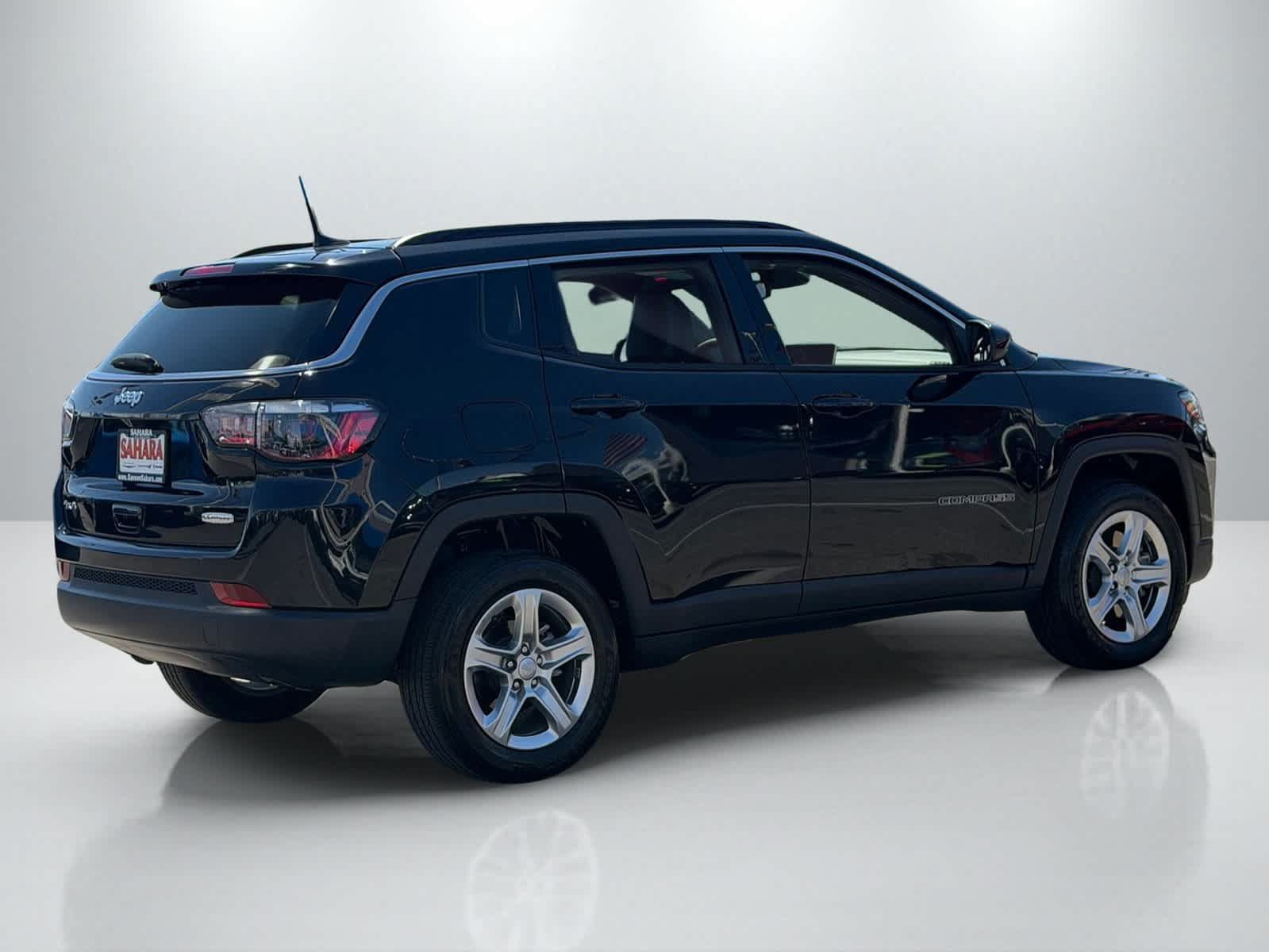 Used 2023 Jeep Compass Latitude AWD/4WD image 7
