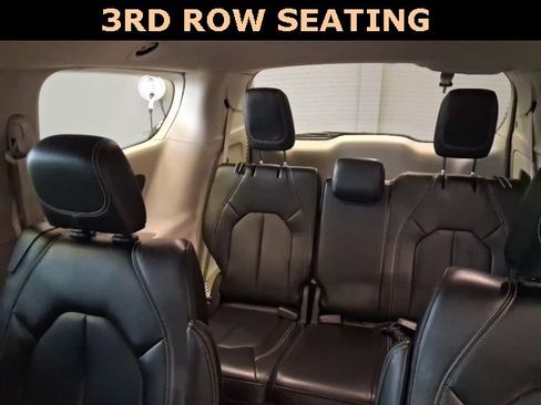 Used 2024 Chrysler Pacifica Touring-L image 25