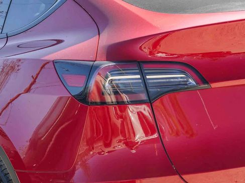 Used 2023 Tesla Model Y Long Range image 14