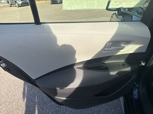 Used 2025 Toyota Corolla LE image 20