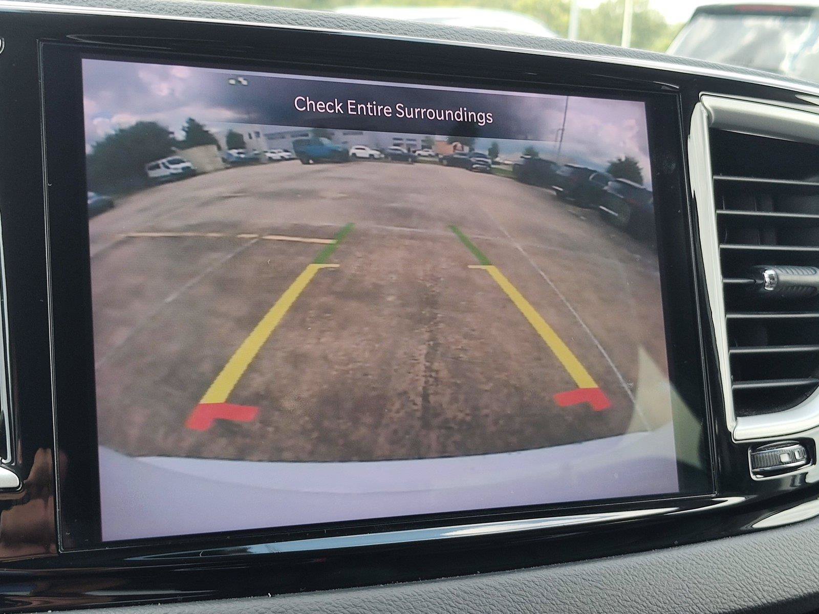 Used 2024 Chrysler Pacifica Touring-L FWD image 28