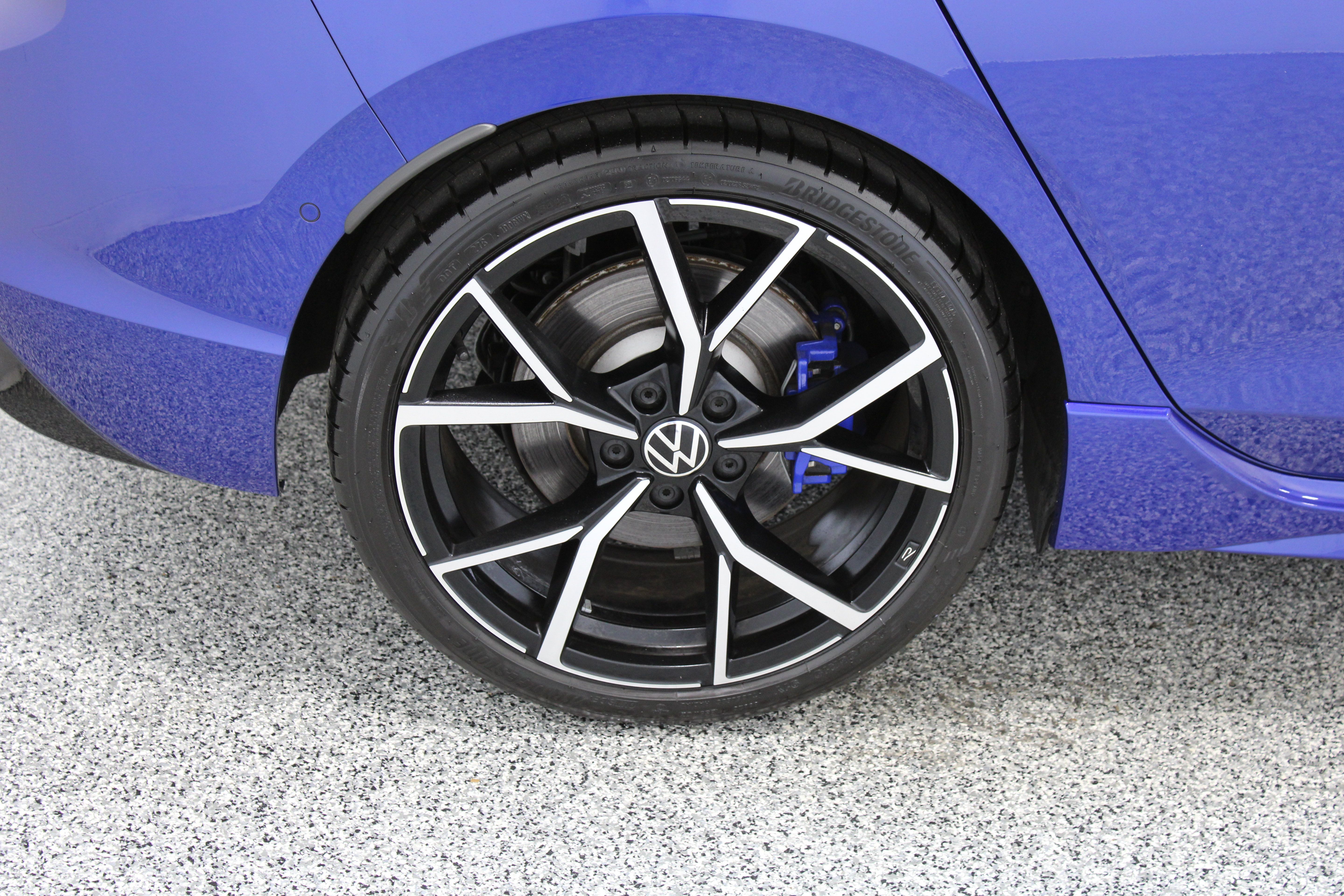 Used 2024 Volkswagen Golf R AWD/4WD image 6