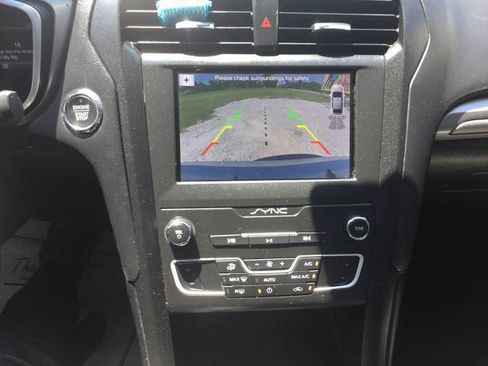 Used 2019 Ford Fusion SE w/ Equipment Group 151A FWD image 17