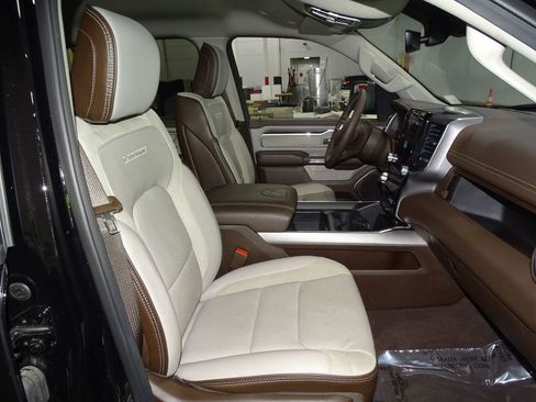 Used 2025 RAM 1500 Laramie image 14