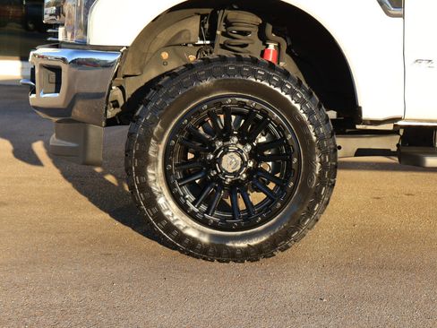 Used 2017 Ford F250 Lariat w/ Chrome Package image 14