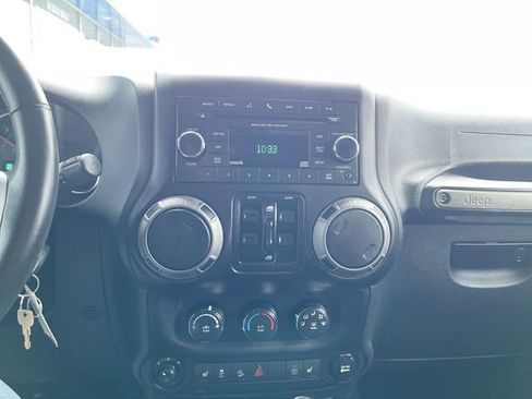 Used 2017 Jeep Wrangler Unlimited Freedom Edition image 13