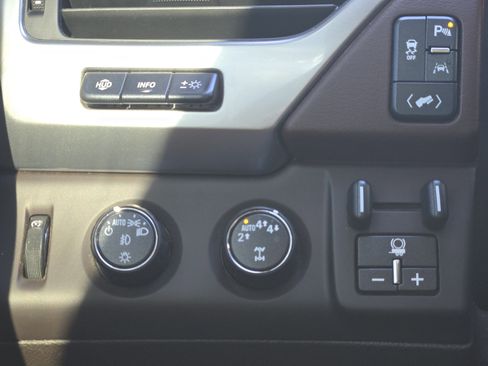 Used 2019 Chevrolet Suburban Premier image 24