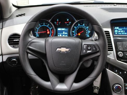 Used 2014 Chevrolet Cruze LS image 19