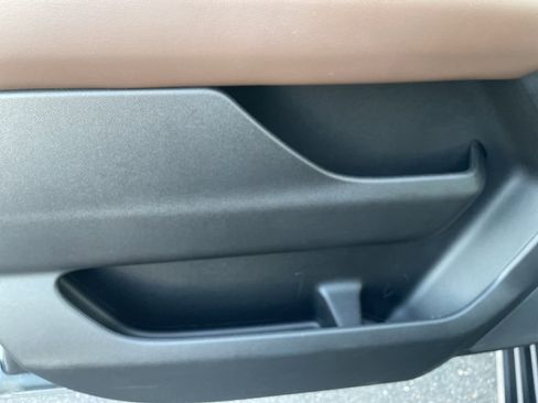 Used 2021 Chevrolet Tahoe High Country w/ Premium Package image 18