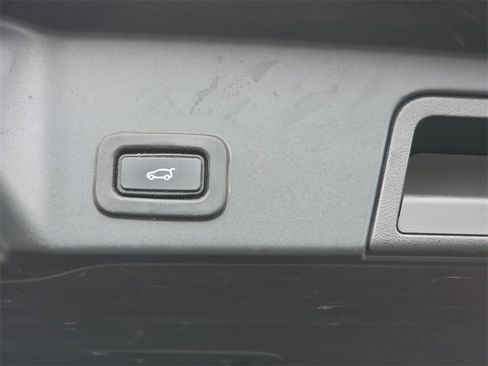 Used 2020 Land Rover Range Rover Evoque SE image 18