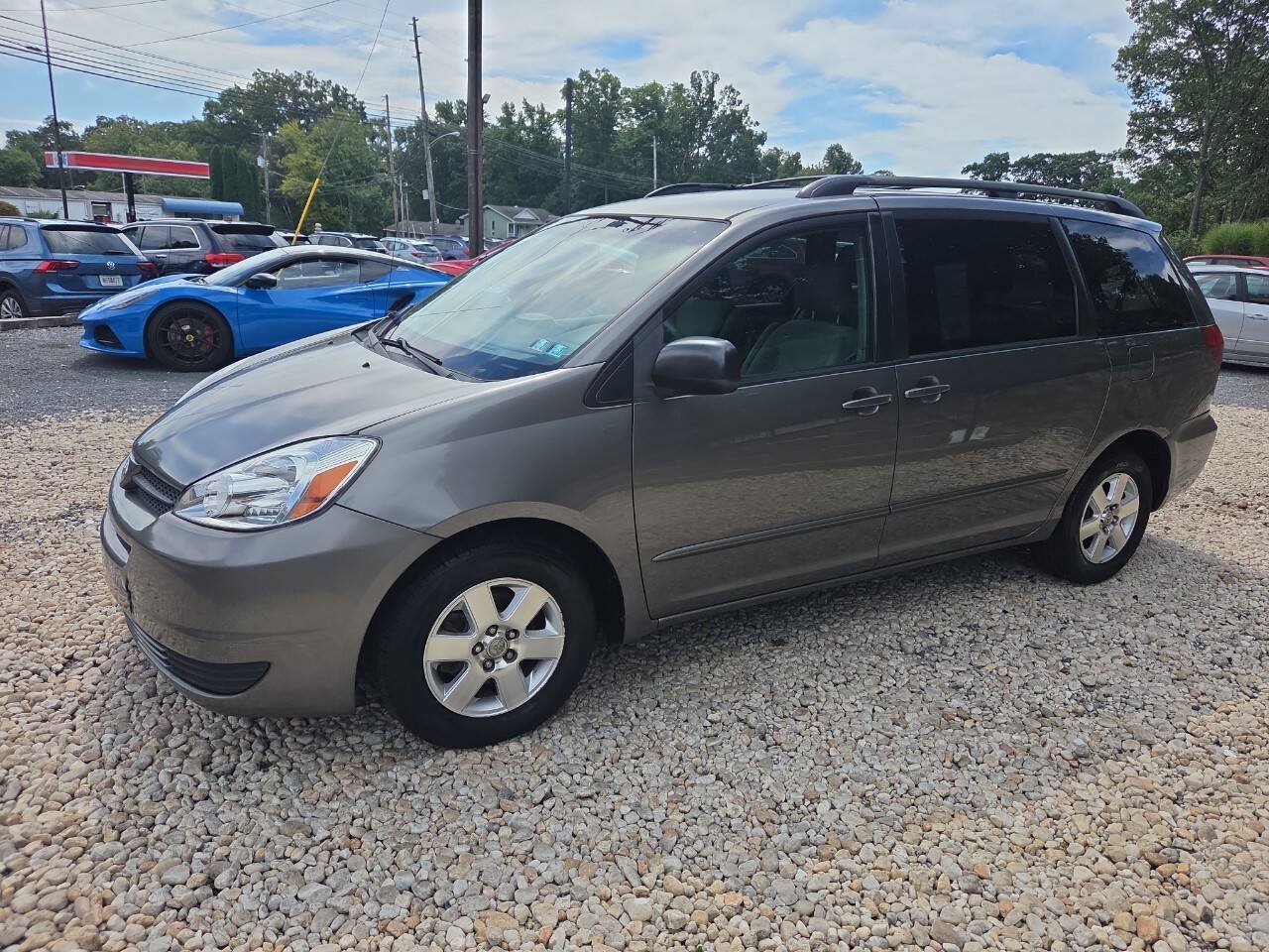 Used 2005 Toyota Sienna LE w/ LE Pkg 5 FWD image 2