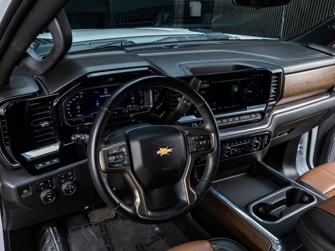 Used 2024 Chevrolet Silverado 2500 High Country w/ Technology Package image 17