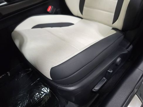 Used 2025 Lexus IS 500 RWD image 28