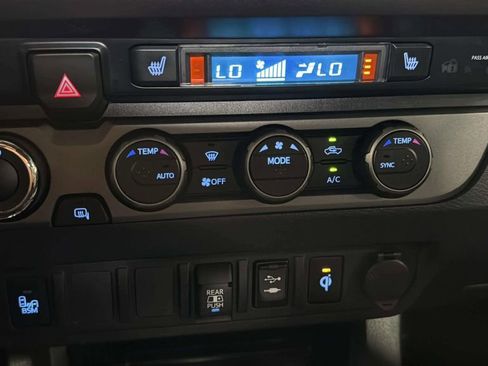 Used 2019 Toyota Tacoma TRD Off-Road AWD/4WD image 25