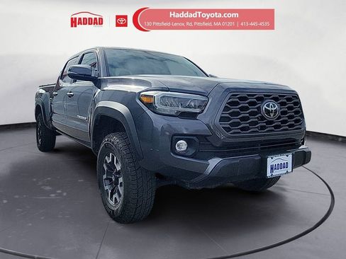 Used 2023 Toyota Tacoma TRD Off-Road w/ Technology Package AWD/4WD image 7