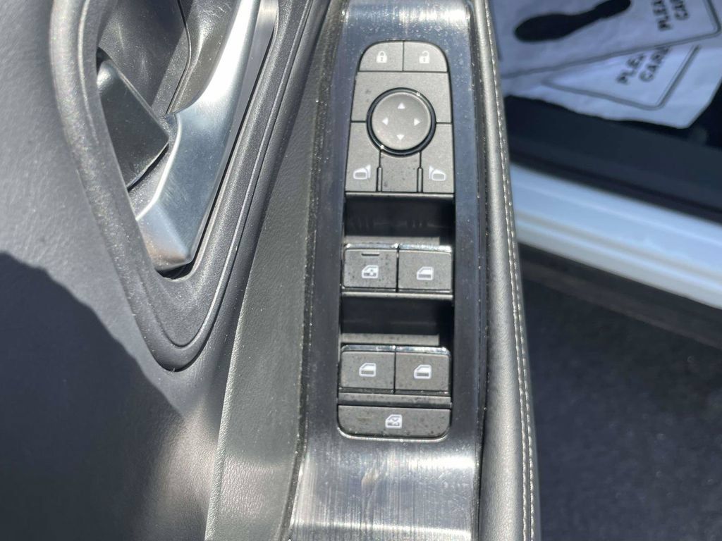 Used 2025 Nissan Rogue SV FWD image 16