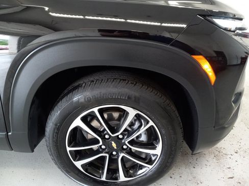 Used 2025 Chevrolet TrailBlazer LT FWD image 3