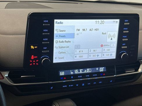 Used 2023 Toyota Sienna XLE w/ XLE Plus Package FWD image 20