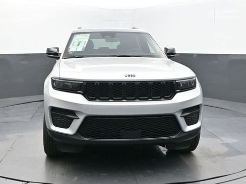 New 2025 Jeep Grand Cherokee Laredo image 8