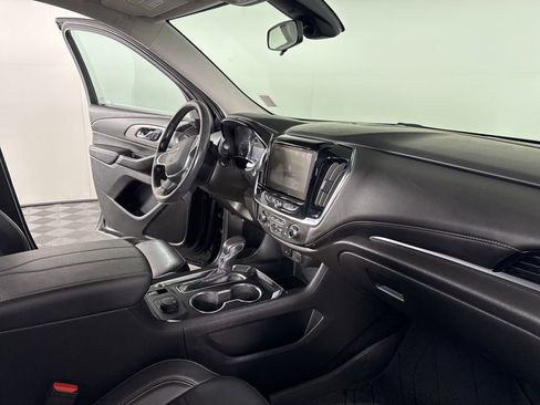 Used 2021 Chevrolet Traverse LT w/ LPO, Floor Liner Package AWD/4WD image 40