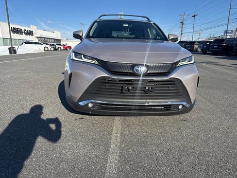 Used 2024 Toyota Venza XLE image 3