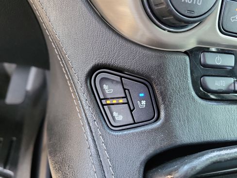 Used 2020 GMC Yukon XL Denali image 15