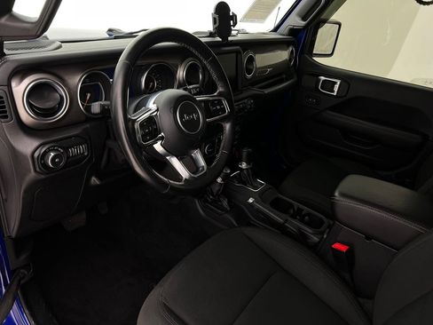 Used 2018 Jeep Wrangler Unlimited Sahara image 12