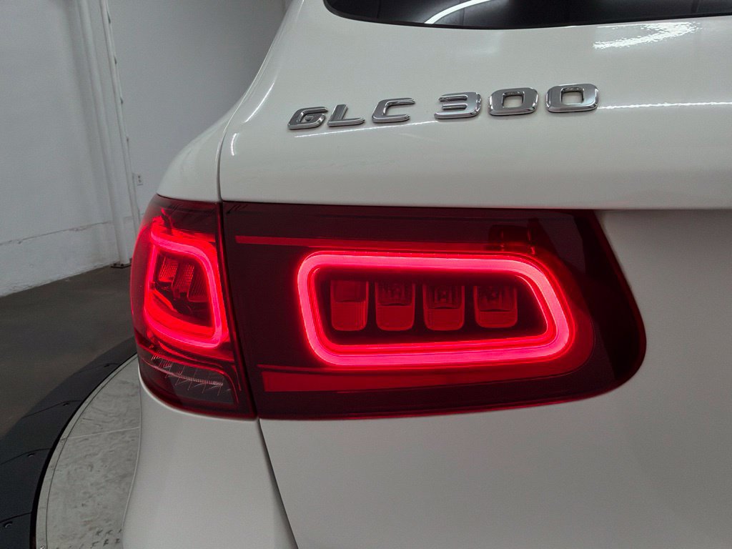 Used 2020 Mercedes-Benz GLC 300 4MATIC image 10