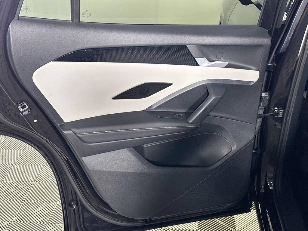 Certified 2025 Volkswagen Tiguan SE FWD image 19
