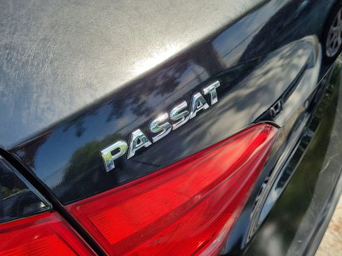 Used 2015 Volkswagen Passat 1.8T Limited Edition FWD image 6