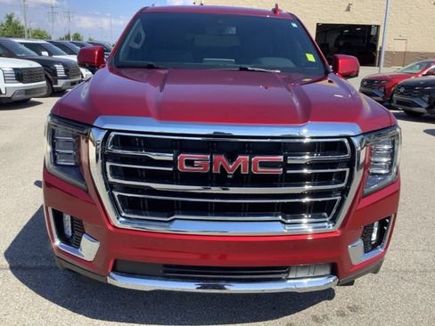 Used 2022 GMC Yukon XL SLT w/ SLT Premium Package AWD/4WD image 2