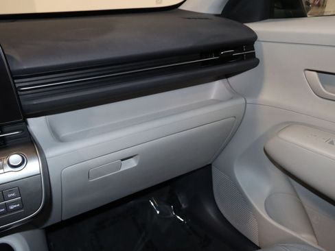 Used 2024 Hyundai Kona SEL FWD image 35