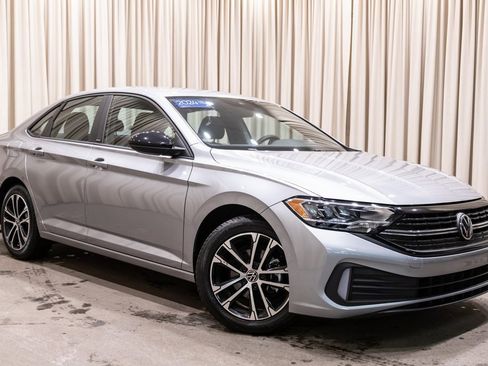 Used 2024 Volkswagen Jetta Sport image 2