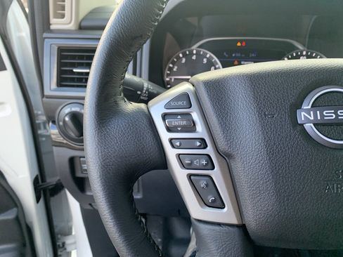 Used 2023 Nissan Titan SV w/ SV Convenience Package image 18