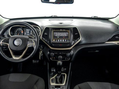 Used 2016 Jeep Cherokee Latitude w/ Cold Weather Group AWD/4WD image 11