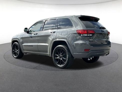 Certified 2022 Jeep Grand Cherokee Laredo X image 3