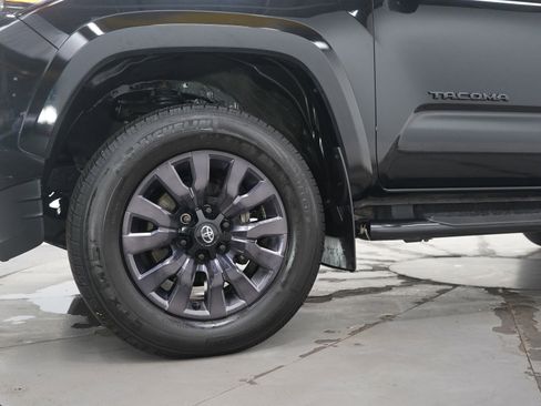 Used 2022 Toyota Tacoma Limited image 29