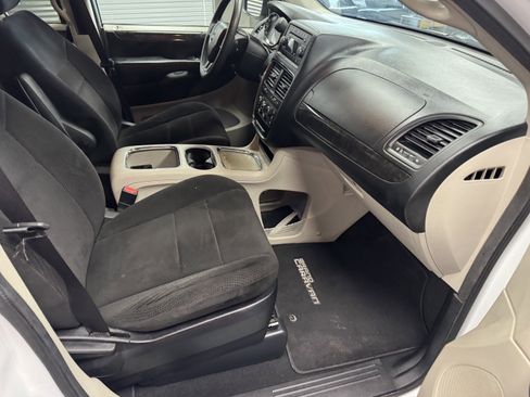 Used 2014 Dodge Grand Caravan SXT FWD image 13