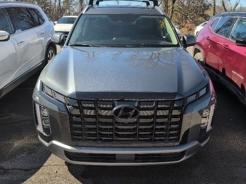 Used 2023 Hyundai Palisade SEL image 2