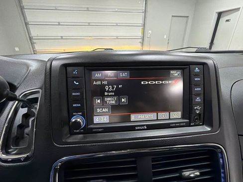 Used 2017 Dodge Grand Caravan SXT w/ Driver Convenience Group FWD image 21
