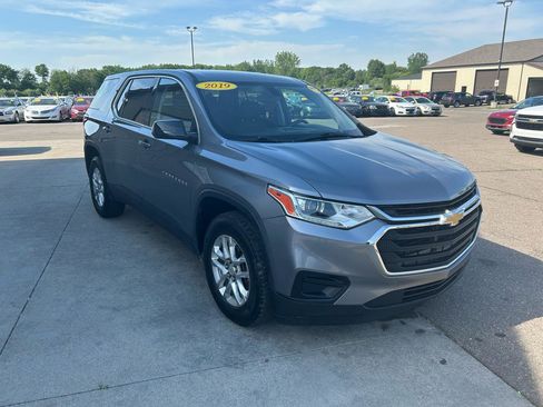 Used 2019 Chevrolet Traverse LS FWD image 3